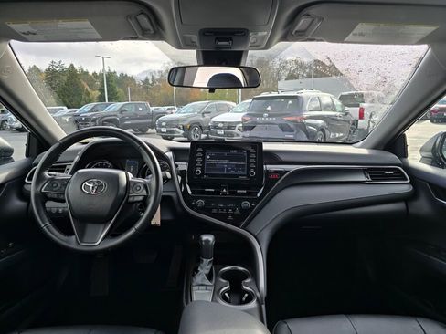 Used 2024 Toyota Camry SE image 29