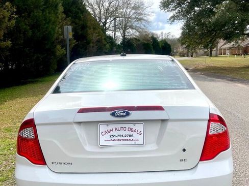 Used 2011 Ford Fusion SE image 3