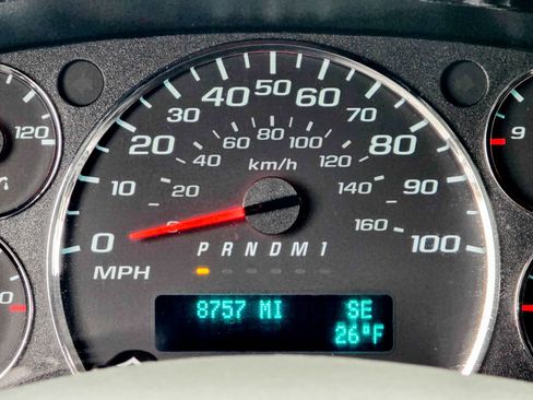 Used 2025 Chevrolet Express 2500 w/ Driver Convenience Package image 40