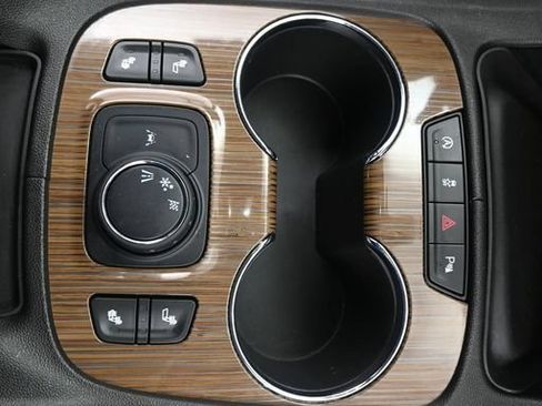 Used 2023 GMC Acadia SLE w/ Driver Convenience Package FWD image 17
