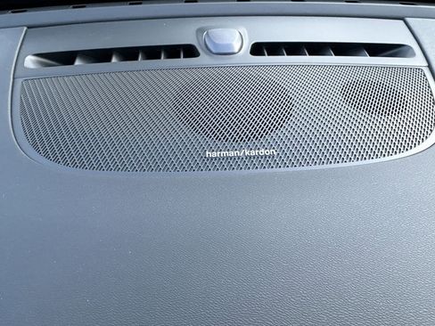 New 2026 Volvo XC40 B5 Ultra image 21