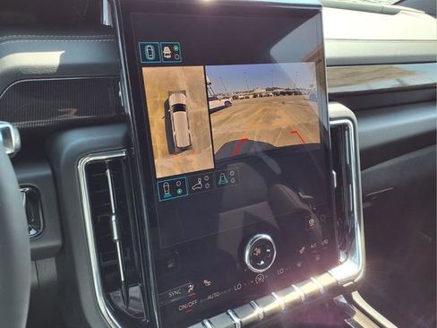 New 2026 GMC Yukon XL Elevation AWD/4WD image 9