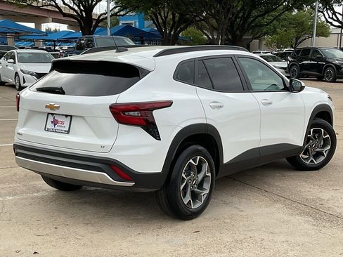 Used 2025 Chevrolet Trax LT image 5