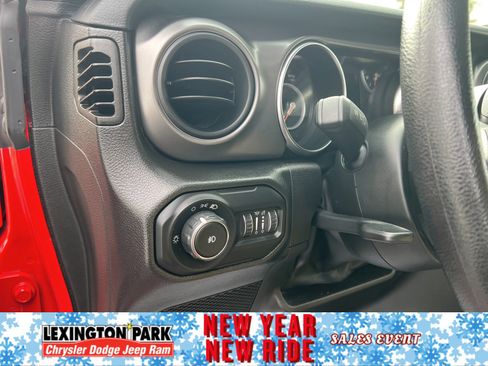Used 2022 Jeep Wrangler Sport image 14