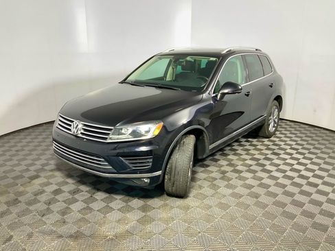 Used 2016 Volkswagen Touareg TDI image 10