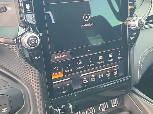 Used 2025 RAM 3500 Limited AWD/4WD image 26