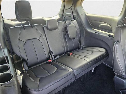 New 2025 Chrysler Pacifica Select image 14