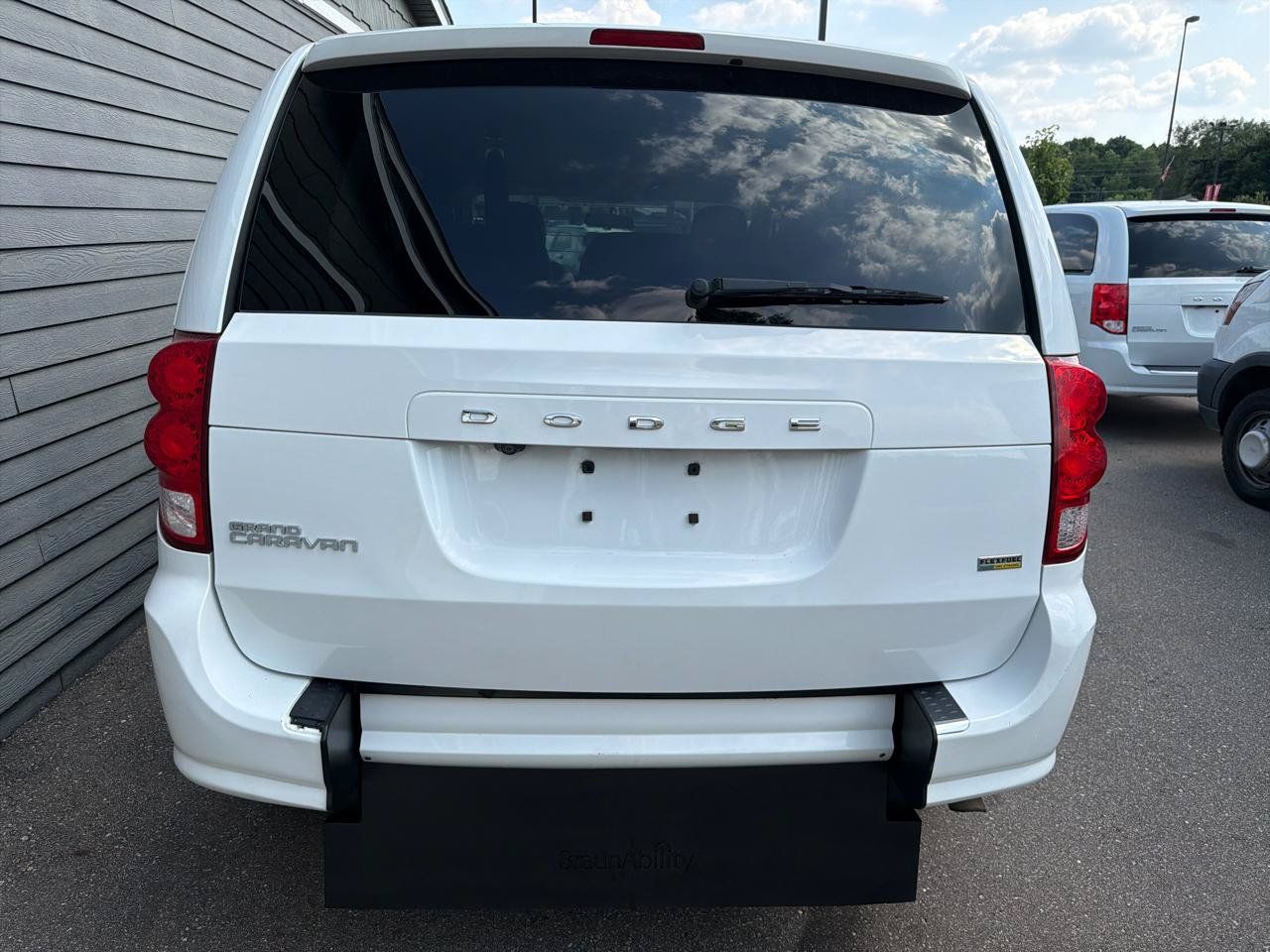 Used 2017 Dodge Grand Caravan SE w/ Power Window Group FWD image 10