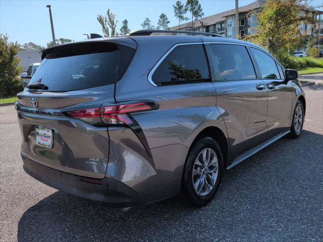 Certified 2021 Toyota Sienna XLE FWD image 6
