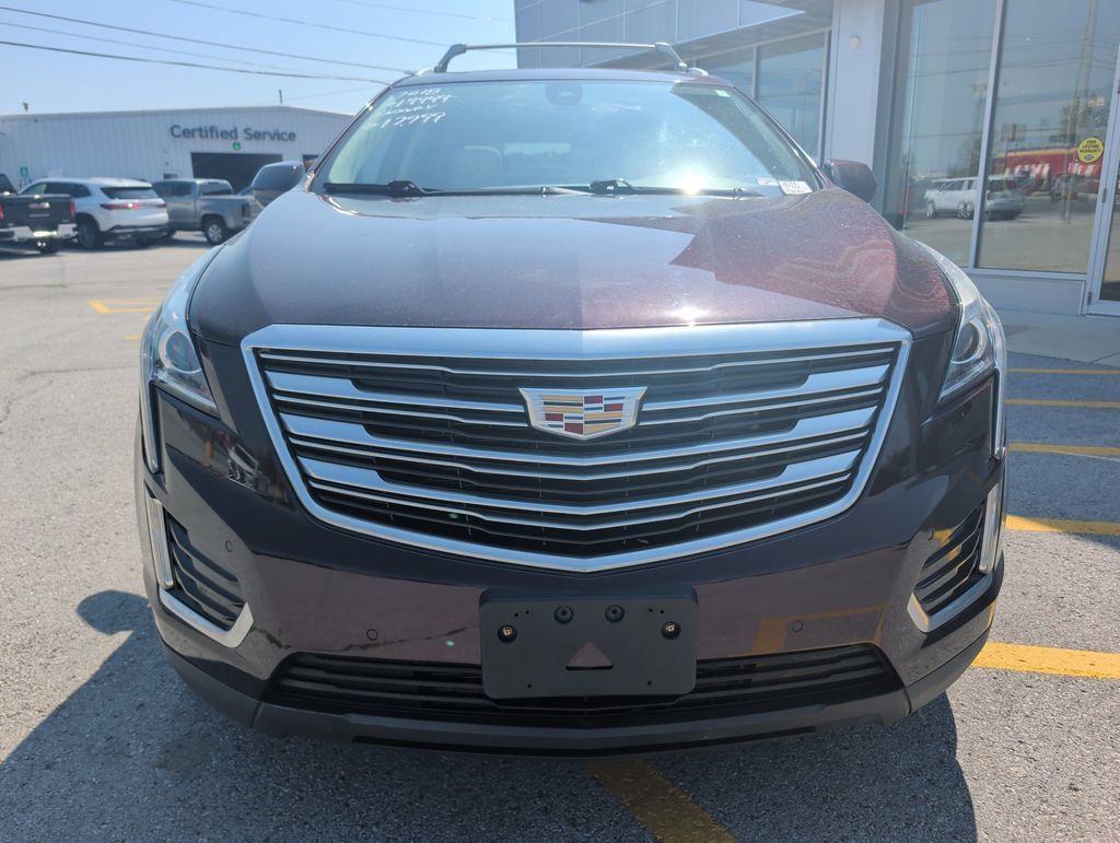 Used 2018 Cadillac XT5 Luxury w/ Driver Awareness Package FWD image 2