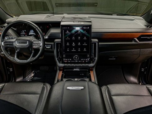 Used 2025 GMC Yukon XL Denali image 15