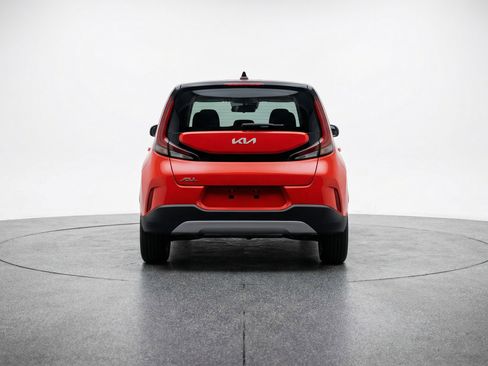 Used 2025 Kia Soul LX w/ LX Technology Package image 7