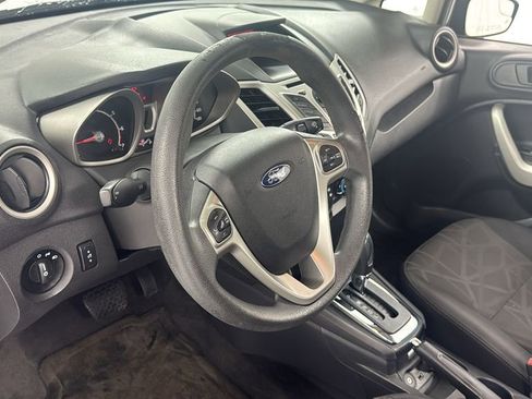 Used 2013 Ford Fiesta SE image 32