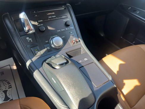 Used 2013 Lexus CT 200h image 39