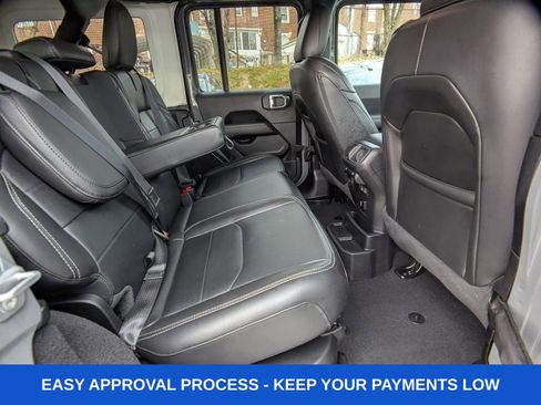 Used 2023 Jeep Wrangler Unlimited Sahara w/ Cold Weather Group image 16