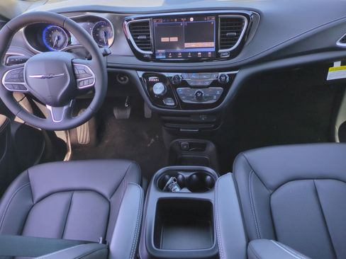 New 2026 Chrysler Pacifica Select FWD image 20