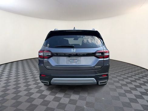 Used 2023 Honda Pilot Touring image 6