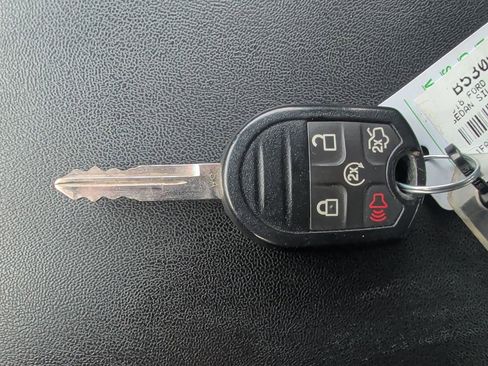 Used 2018 Ford Taurus SEL image 18