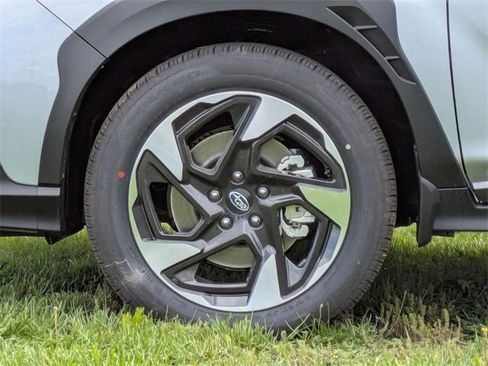 Certified 2025 Subaru Crosstrek 2.5i Limited w/ Popular Package #4A image 9