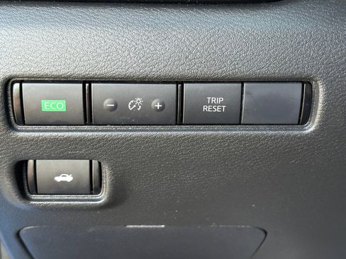 Certified 2025 Nissan Sentra SV image 18