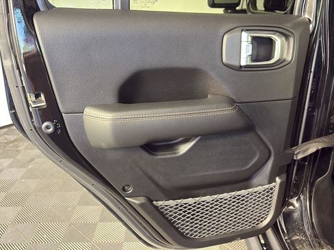 Used 2022 Jeep Wrangler Unlimited Rubicon w/ Trailer Tow Package image 24