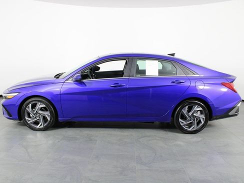 Certified 2025 Hyundai Elantra SEL image 8