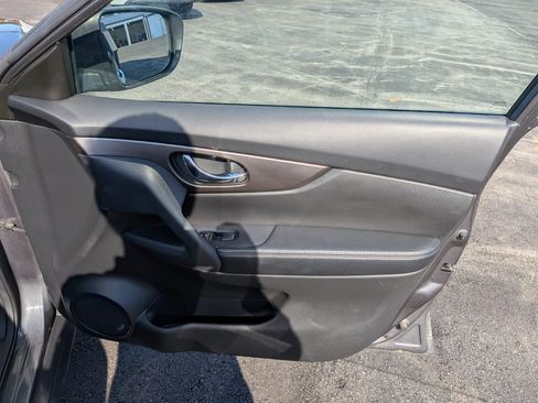 Used 2014 Nissan Rogue SV AWD/4WD image 25