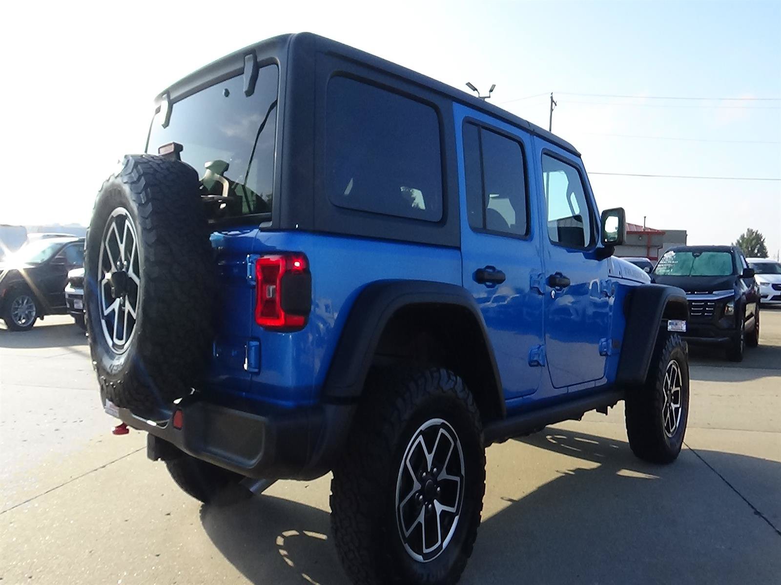 Certified 2025 Jeep Wrangler Unlimited Rubicon w/ Convenience Group AWD/4WD image 6