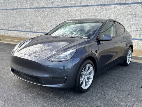 Used 2021 Tesla Model Y Long Range image 3