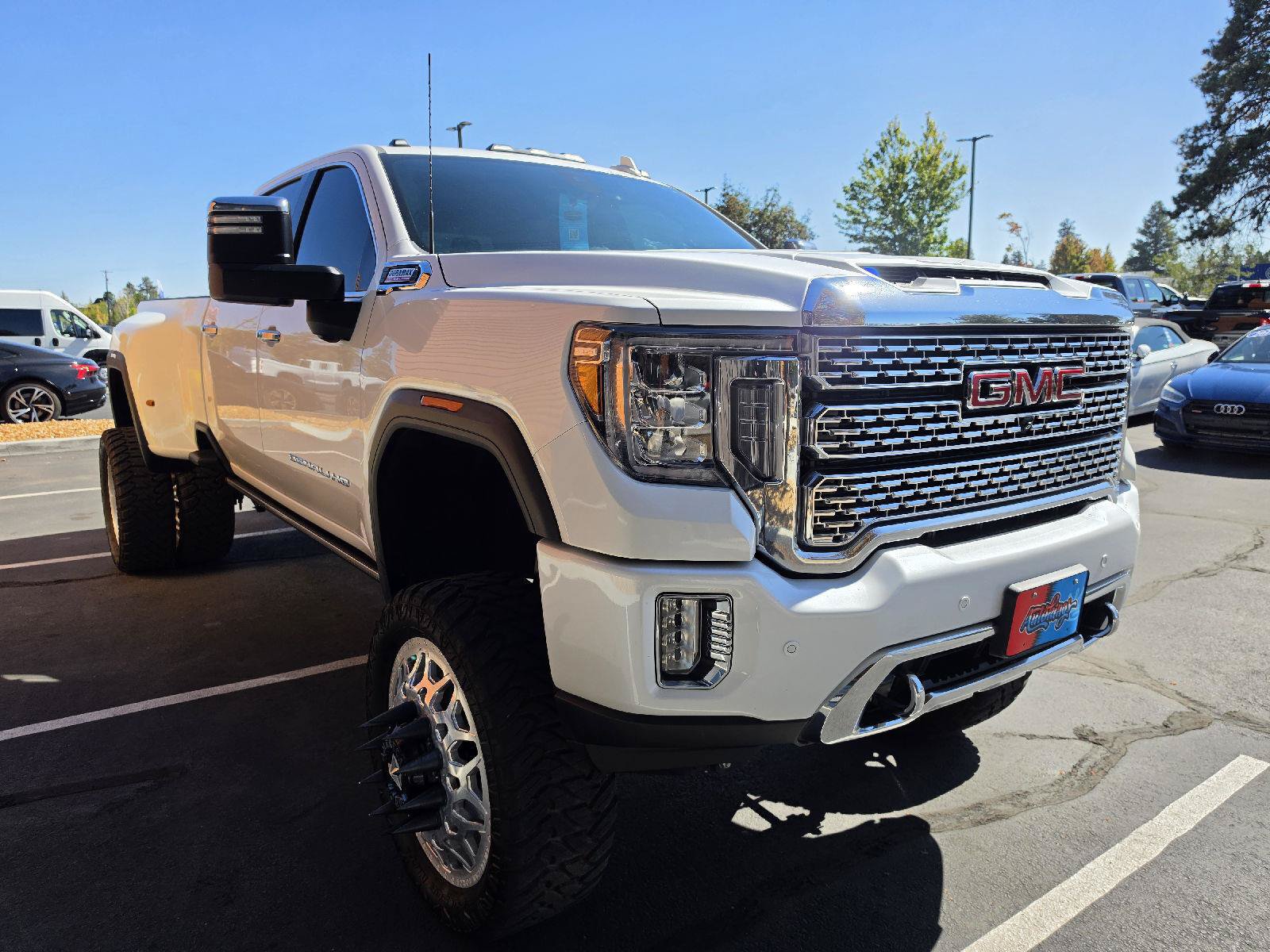 Used 2022 GMC Sierra 3500 Denali w/ Denali Ultimate Package AWD/4WD image 9