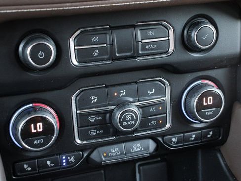 Used 2021 Chevrolet Suburban High Country w/ Premium Package image 36