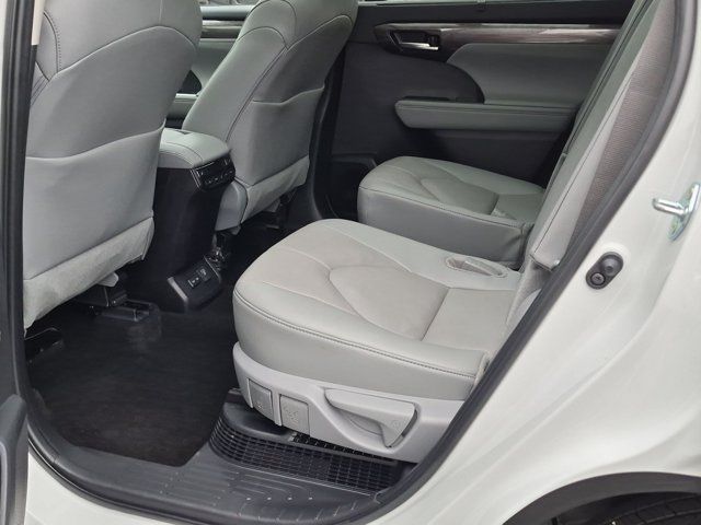 Used 2026 Toyota Highlander Platinum AWD/4WD image 17