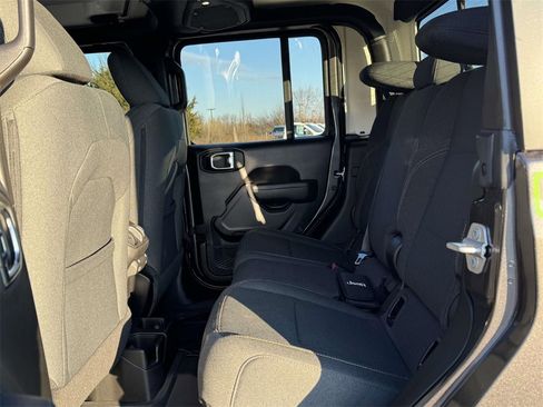 Used 2025 Jeep Gladiator Willys image 14