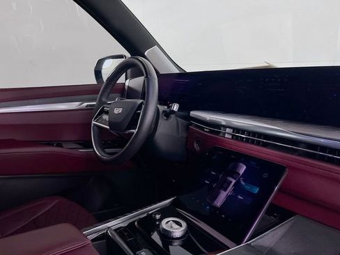 Used 2025 Cadillac Escalade Sport w/ Touring Package image 29