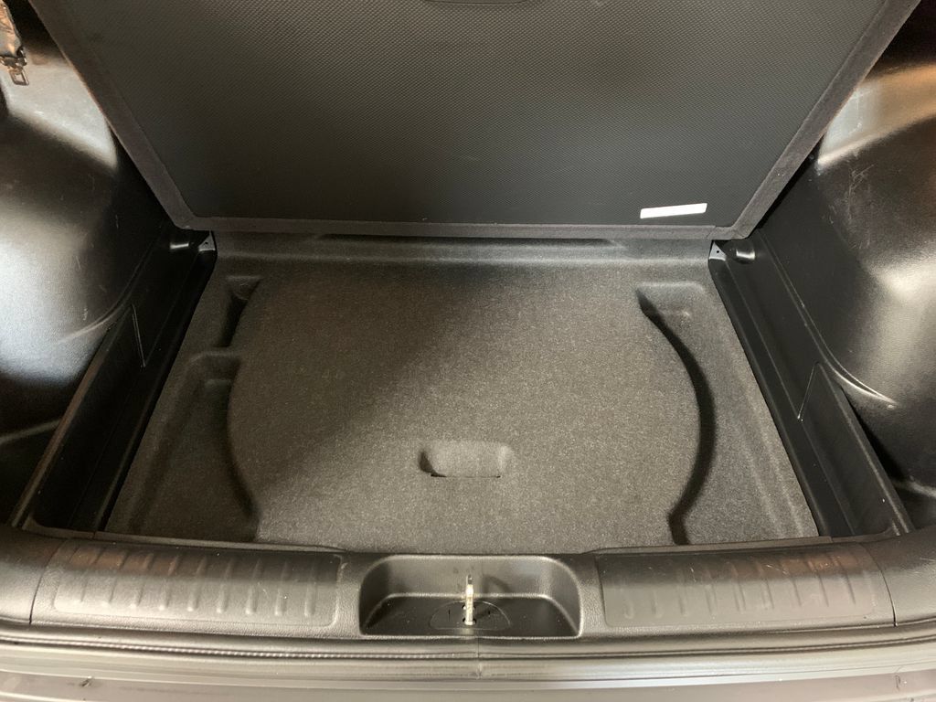 Used 2019 Jeep Cherokee Latitude Plus AWD/4WD image 19