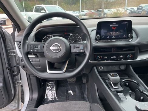 Used 2023 Nissan Rogue SV image 17