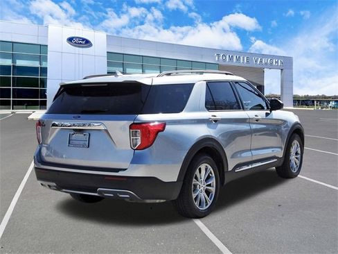 Used 2020 Ford Explorer XLT w/ Equipment Group 202A image 4