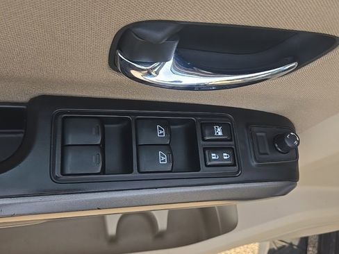 Used 2015 Nissan Titan SV w/ SV Value Truck Package image 12