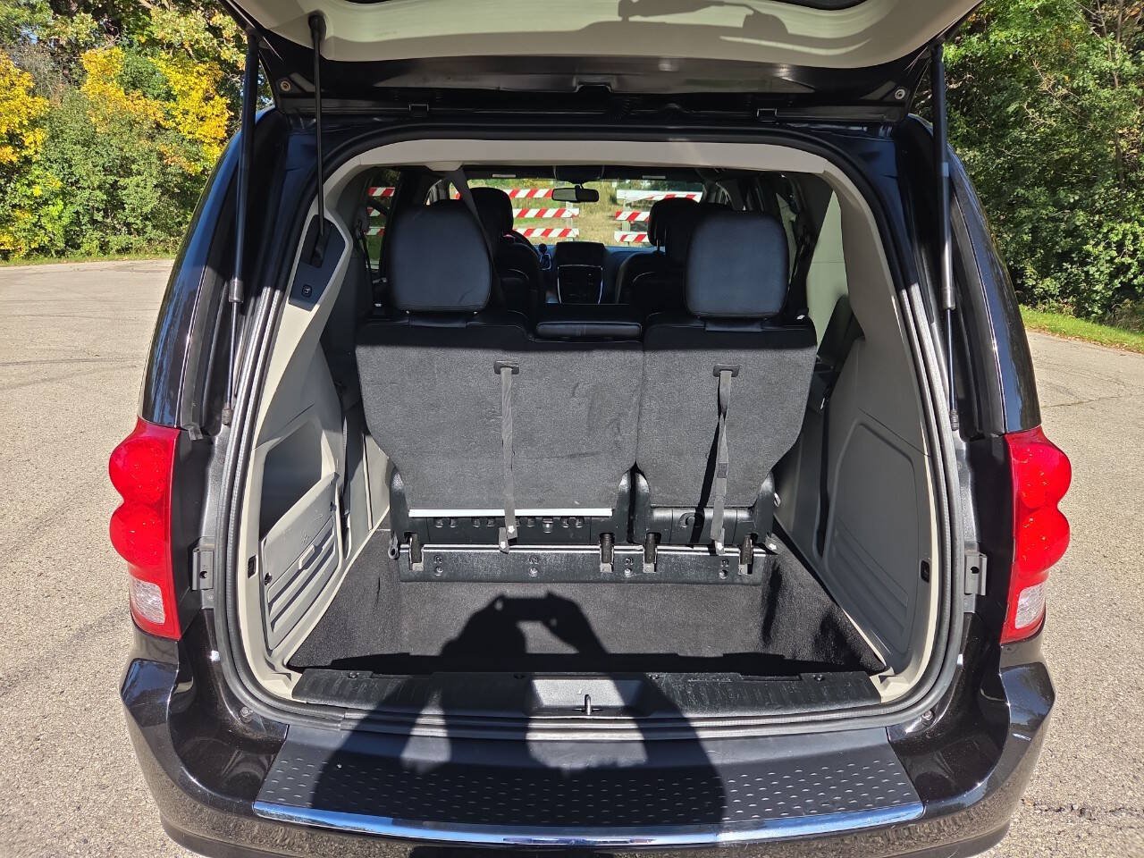 Used 2018 Dodge Grand Caravan SXT w/ Driver Convenience Group FWD image 17