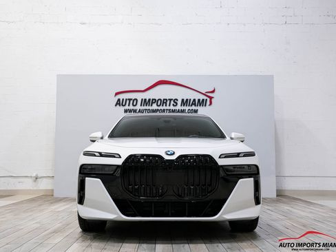 Used 2023 BMW 760i xDrive image 31