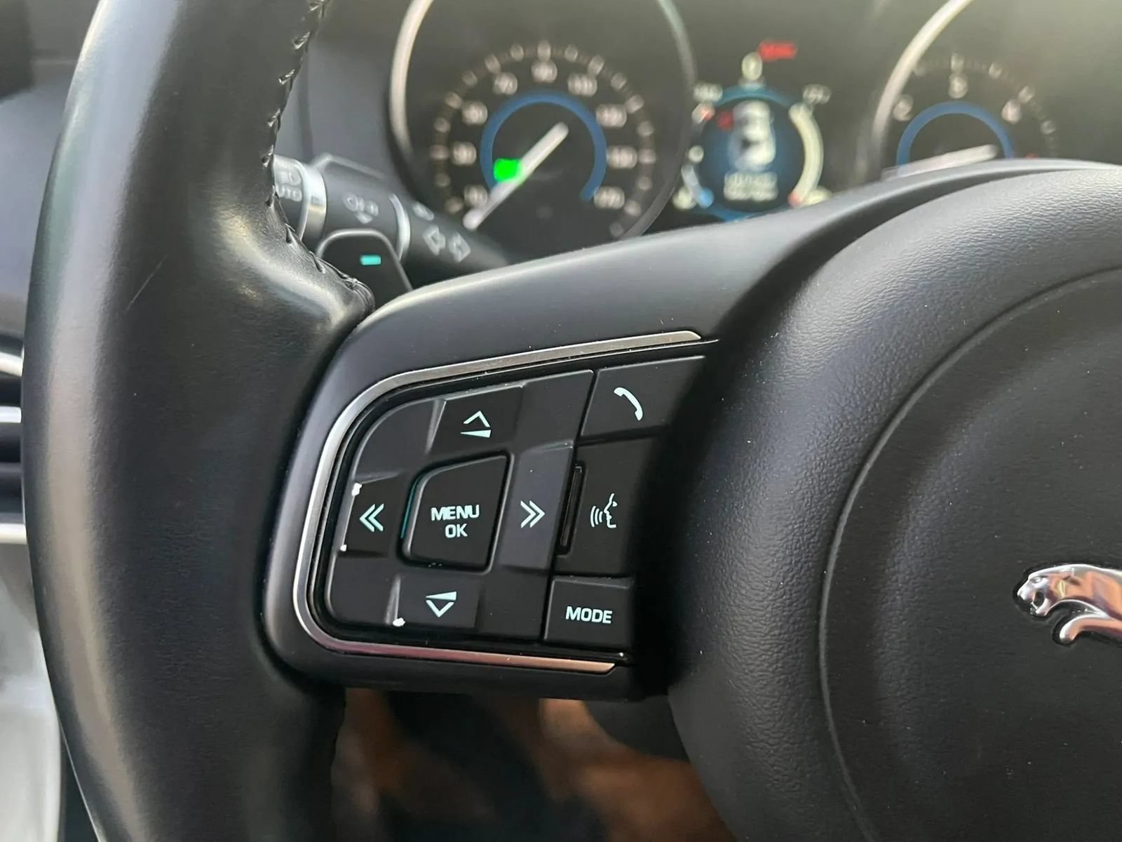 Used 2017 Jaguar XE RWD image 24