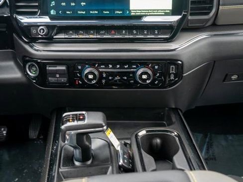 Used 2022 Chevrolet Silverado 1500 ZR2 image 17