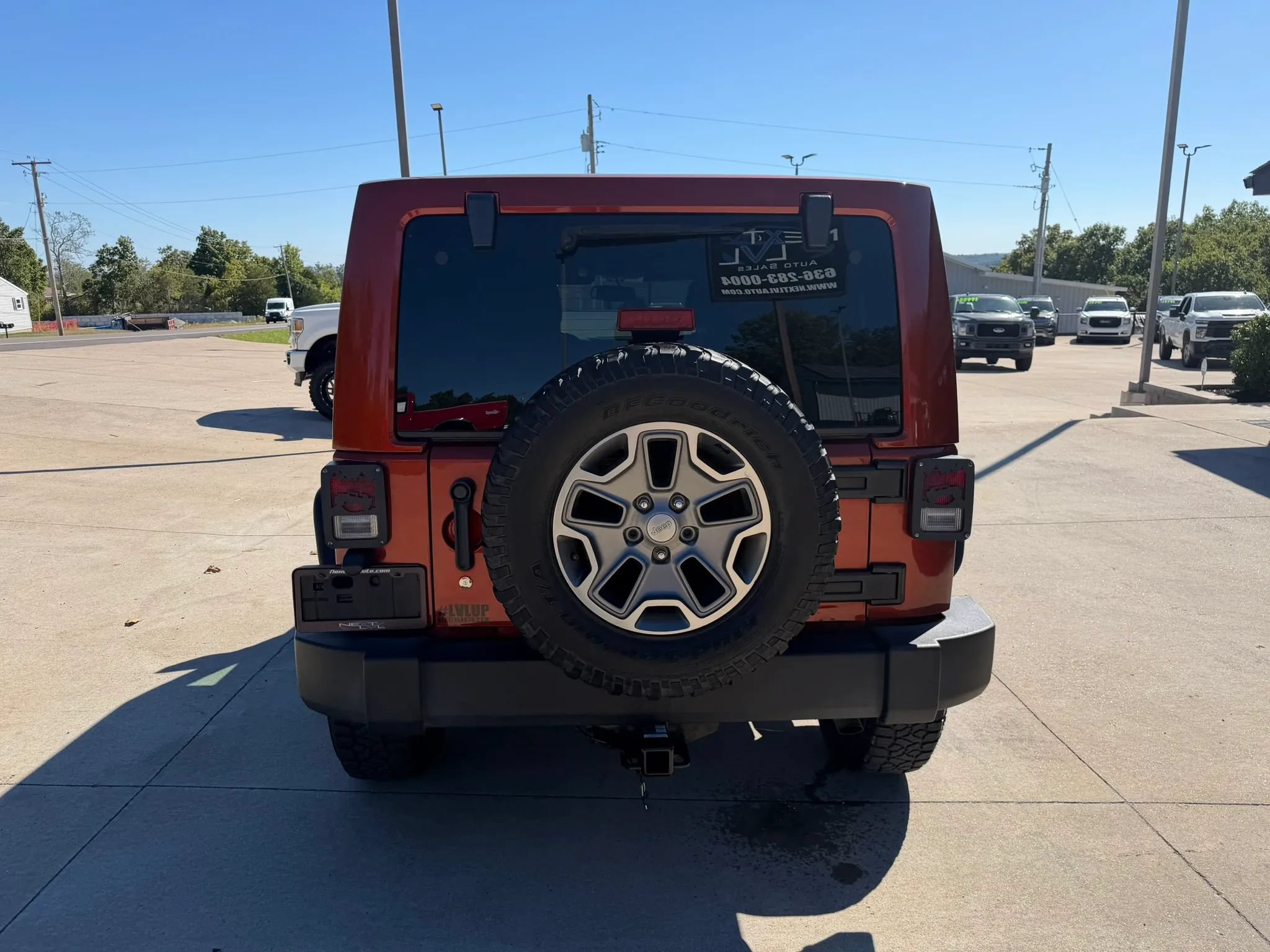Used 2014 Jeep Wrangler Unlimited Sahara w/ Connectivity Group AWD/4WD image 8
