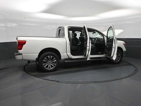Used 2019 Nissan Titan SL image 33