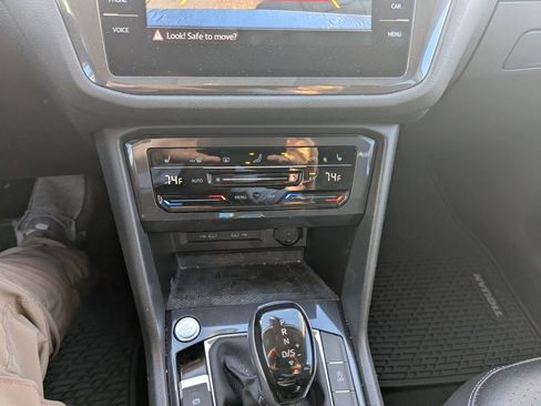 Used 2022 Volkswagen Tiguan SE image 18