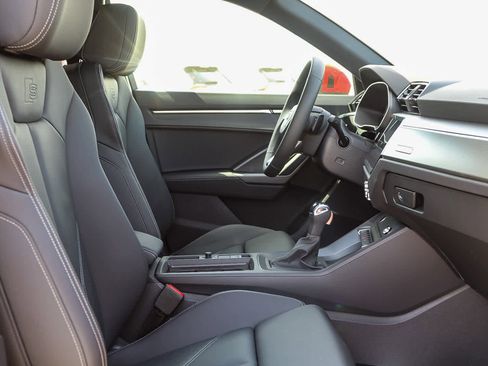 Used 2025 Audi Q3 2.0T Premium w/ Convenience Package image 16