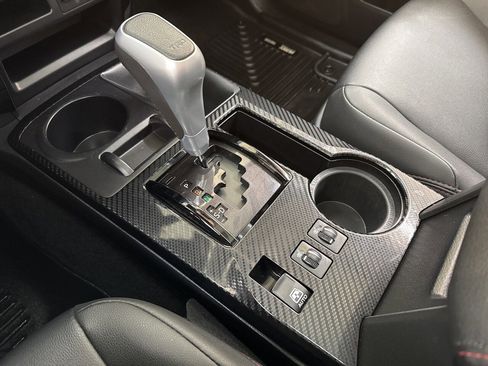 Certified 2022 Toyota 4Runner TRD Off-Road Premium image 31