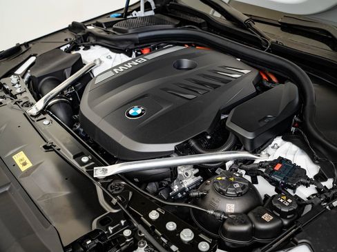 New 2026 BMW 550e xDrive w/ Executive Package image 47