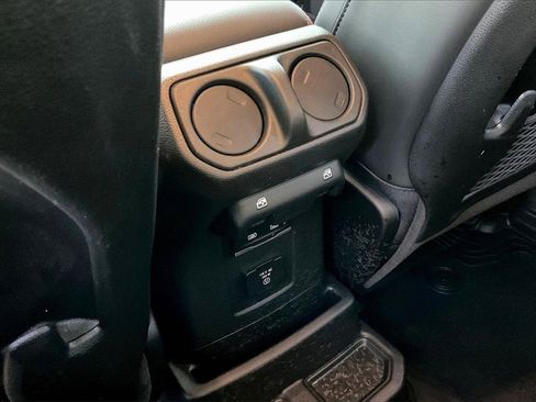 Used 2025 Jeep Wrangler Unlimited Rubicon w/ Technology Group image 17