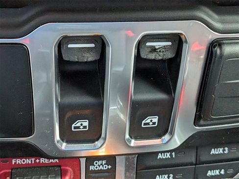 Used 2023 Jeep Wrangler Rubicon image 24